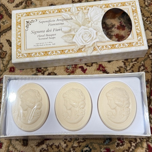 Signora dei Fiori Scented Soaps - Picture 4 of 5